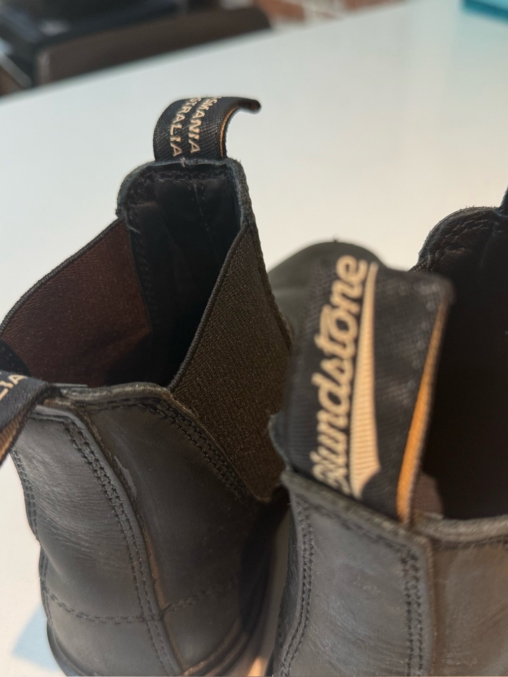 Blundstone Classic Chelsea Boots. US 8.5. Australian 5.5. - Picture 6 of 9